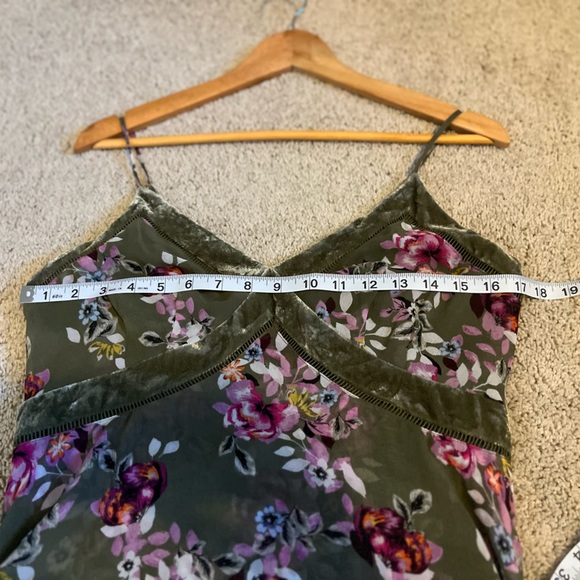 White House Black Market Handkerchief Floral Olive Velvet trim Dress Sz 10 - Picture 12 of 15